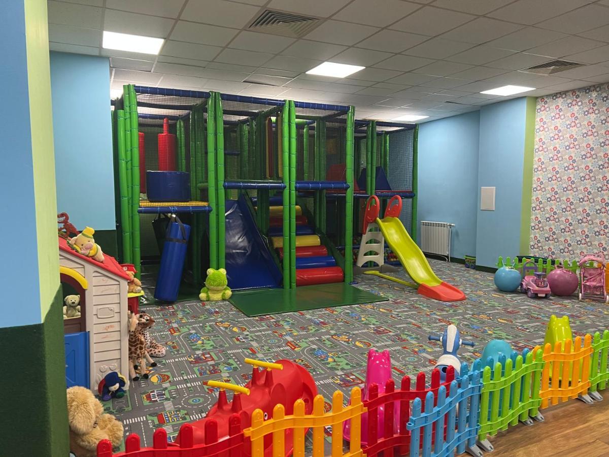 Flora Hotel - Apartments بوروفتس المظهر الخارجي الصورة