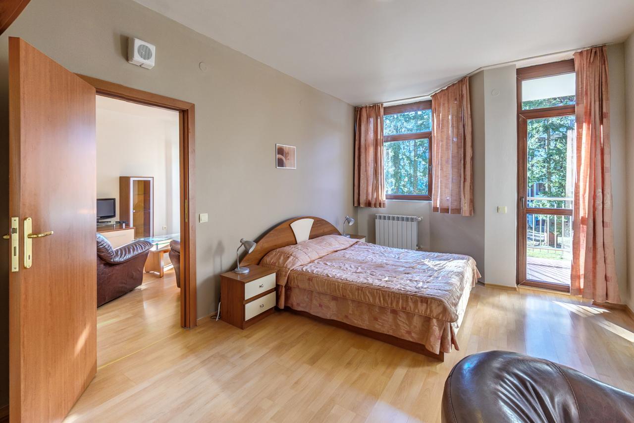 Flora Hotel - Apartments بوروفتس المظهر الخارجي الصورة