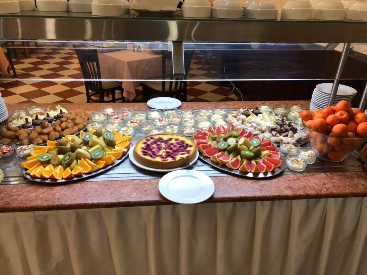 Flora Hotel - Apartments بوروفتس المظهر الخارجي الصورة