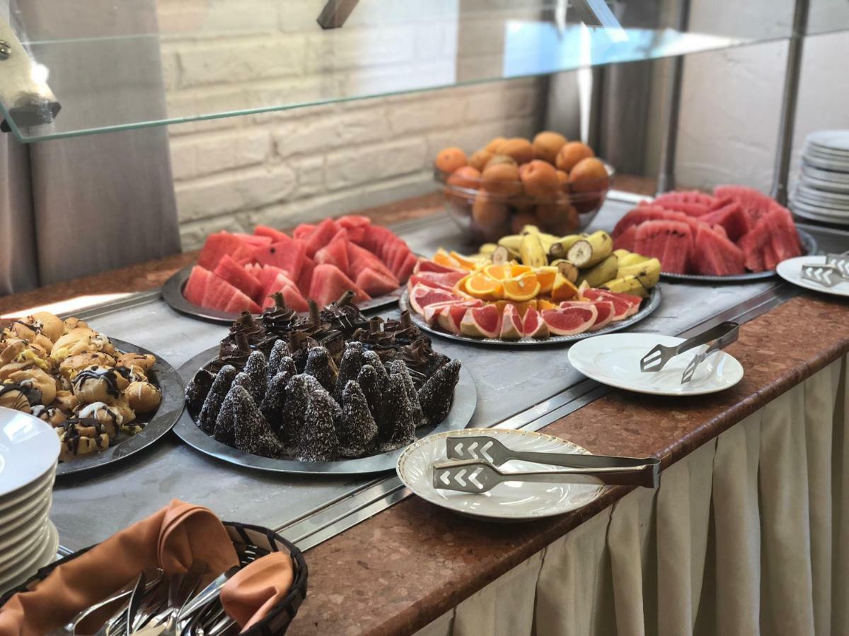 Flora Hotel - Apartments بوروفتس المظهر الخارجي الصورة